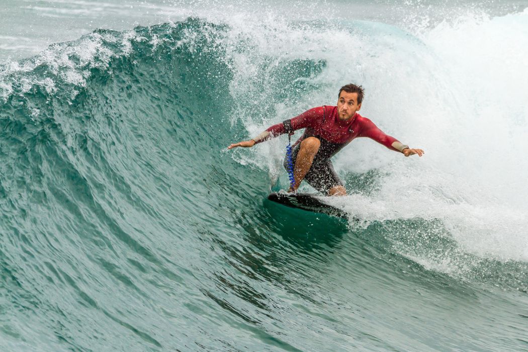 Surf's up: Najlepsze miejsca na świecie do łapania wielkich fal